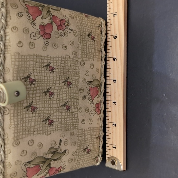 VGT,Cream,Floral,Woven Handle Sewing Basket. - Picture 14 of 15